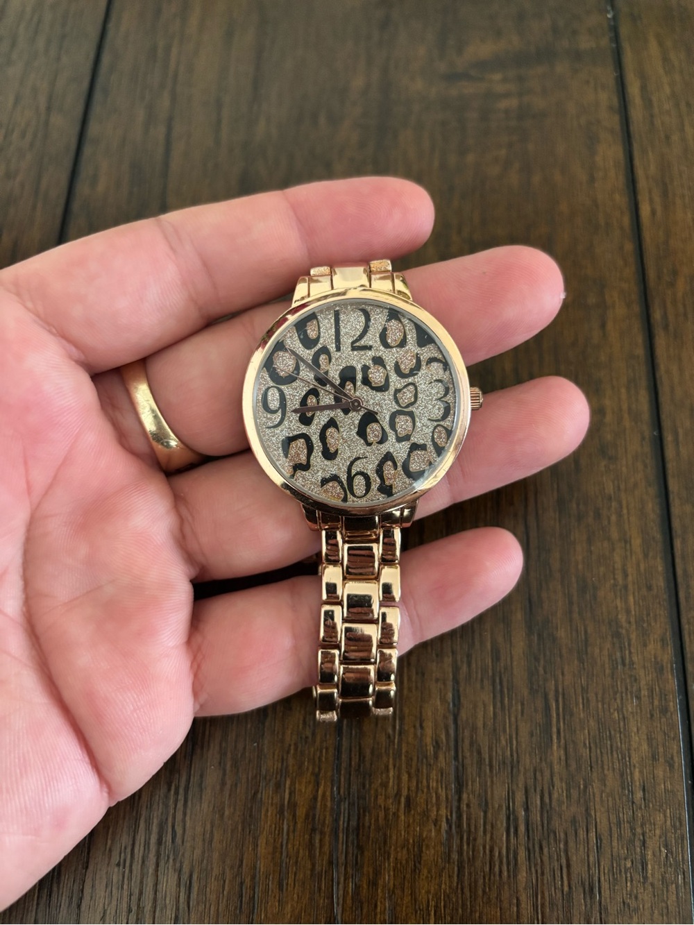 Rose Gold Leopard-Print Women's Fashion Watch brand Geneva - Picture 3 of 6